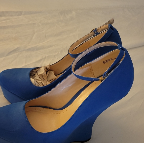 Shoes - Picture 5 of 7